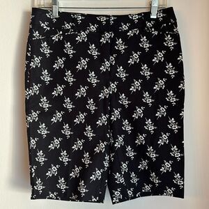 White House Black Market Women’s 11 inch Bermuda floral neutral shorts sz 4 NWT!